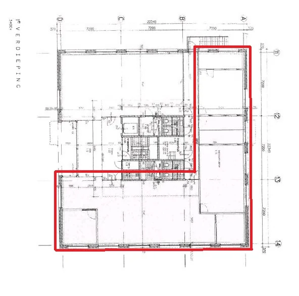 Bouwtekening van de 4e verdieping van een gebouw aan de Rivium 3e Straat, met rood gemarkeerde zones.